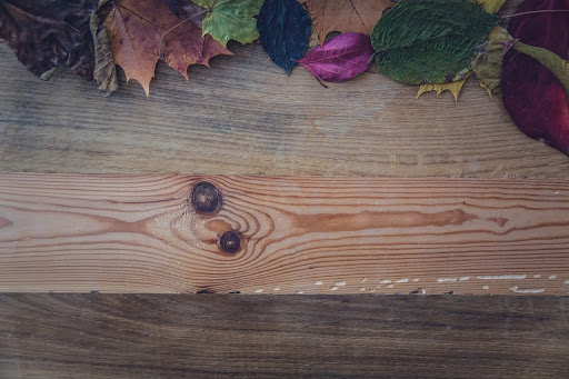 Odświeżenie drewnianego stołu